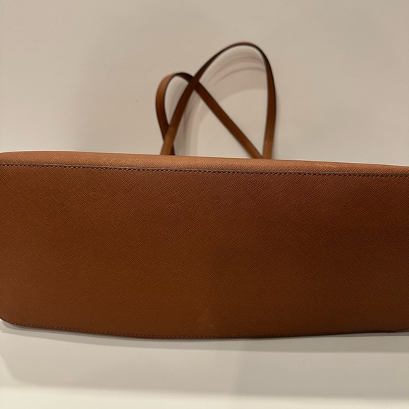 Michael Kors Brown Tote Bag with Timeless Design - Picture 5 of 9